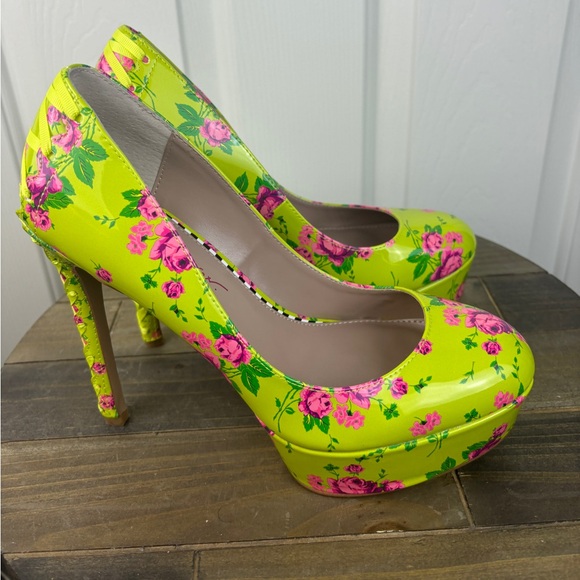 🌺Betsy Johnson Floral Platform Heels 9 - Picture 2 of 8